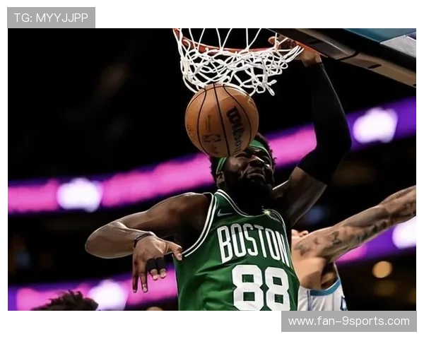 凯尔特人科内特篮下背身勾手，命中一个高难度得分